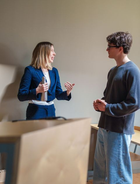 Sarah Zane in conversation with a student after the session